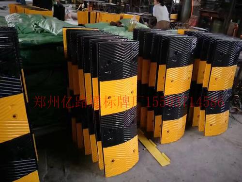 上海橡胶减速带厂家直销