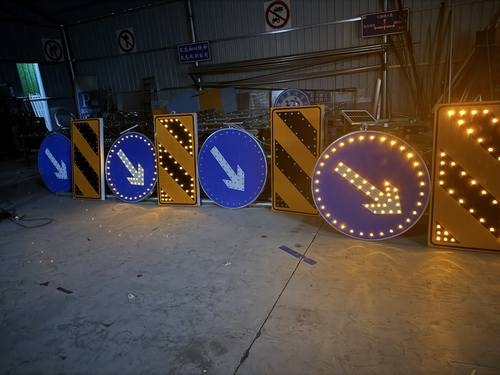 上海上海河南太阳能交通标牌 河南自发光交通路标牌厂家